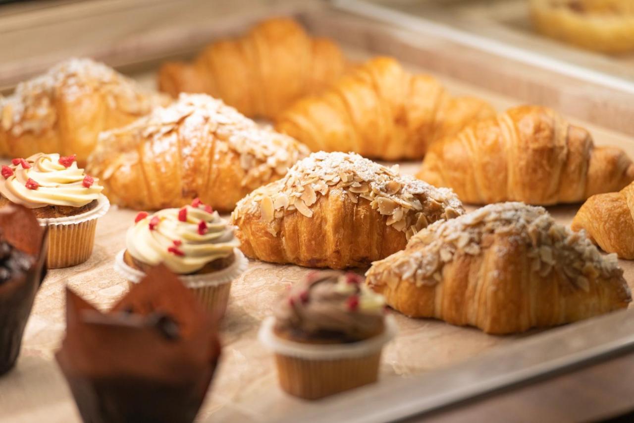 Abesq Doha Hotel And Residences, An Ihg Hotel 외부 사진 Croissants and cupcakes