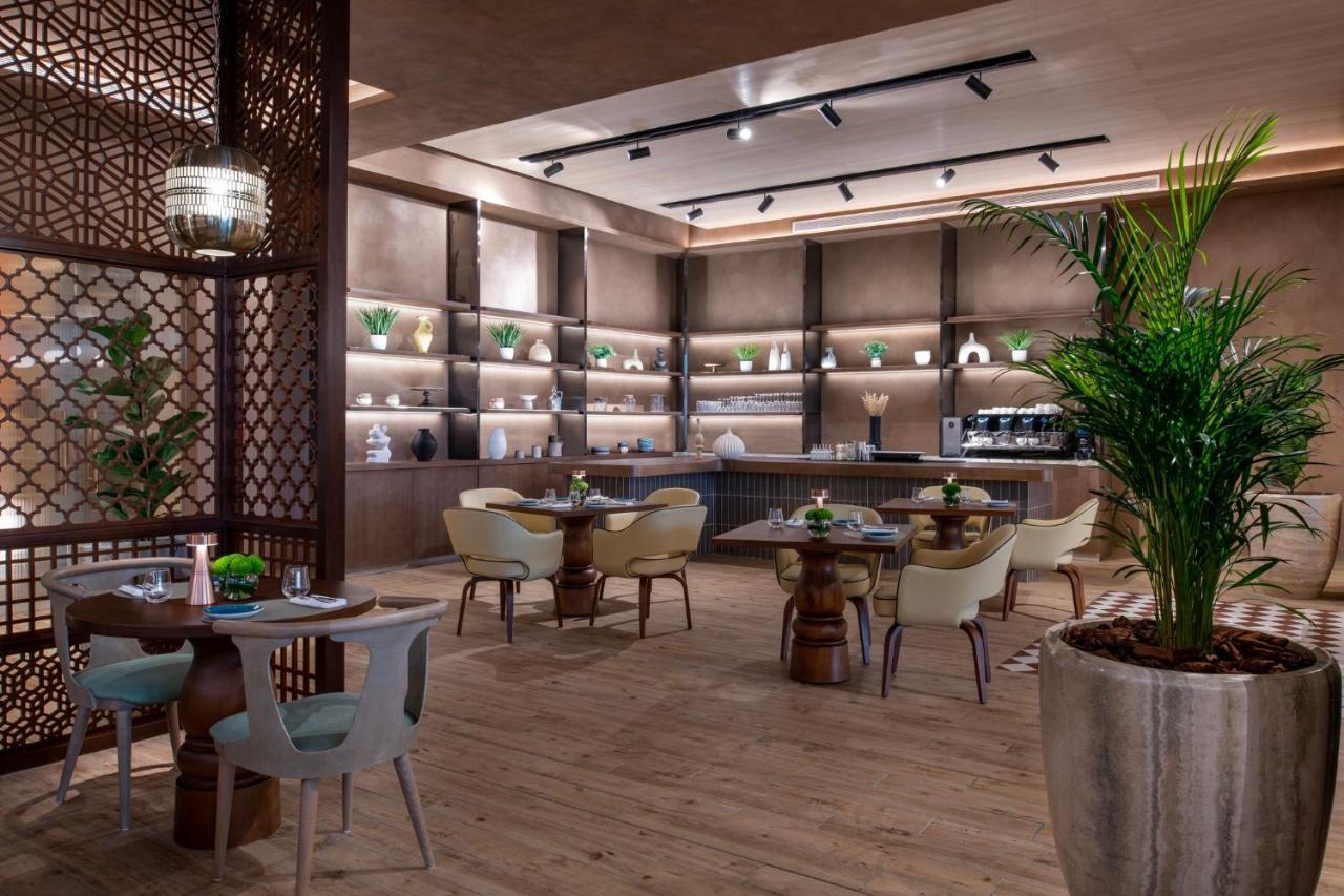Abesq Doha Hotel And Residences, An Ihg Hotel 외부 사진 The interior of the restaurant