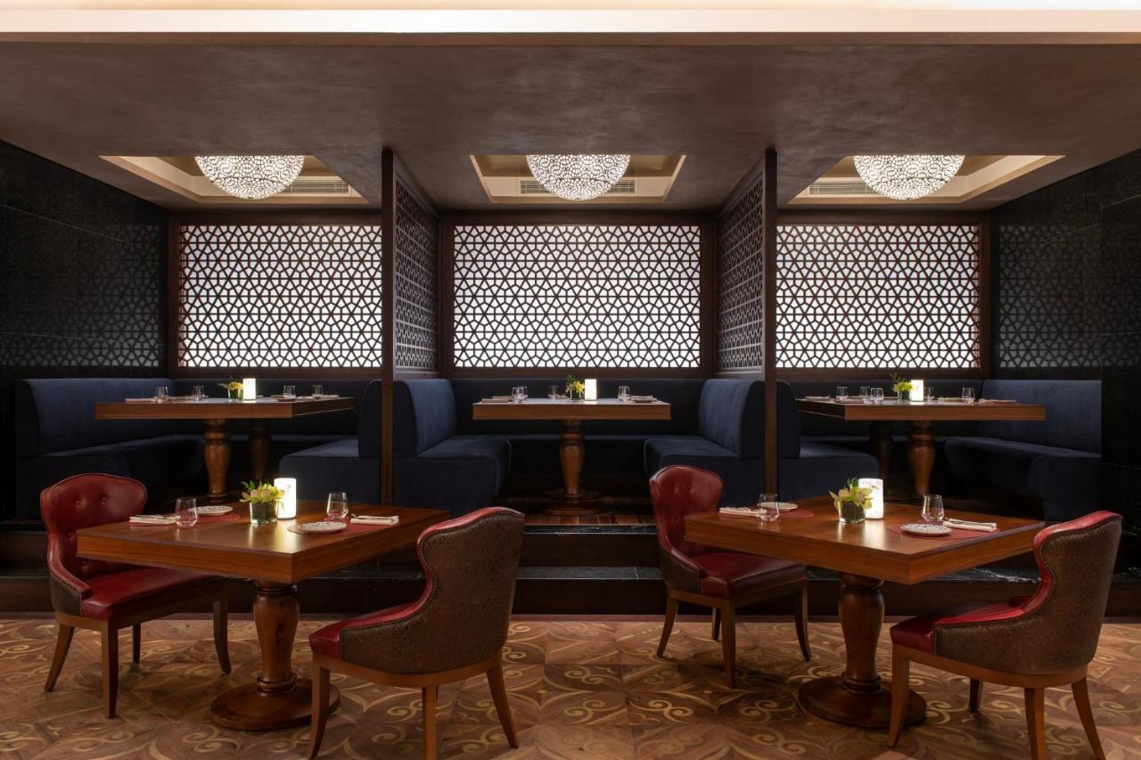Abesq Doha Hotel And Residences, An Ihg Hotel 외부 사진 The interior of the restaurant