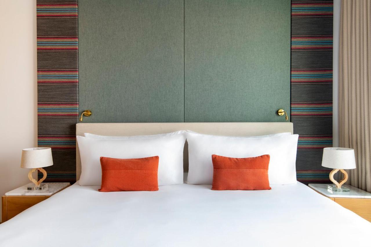 Abesq Doha Hotel And Residences, An Ihg Hotel 외부 사진 A bedroom at the hotel