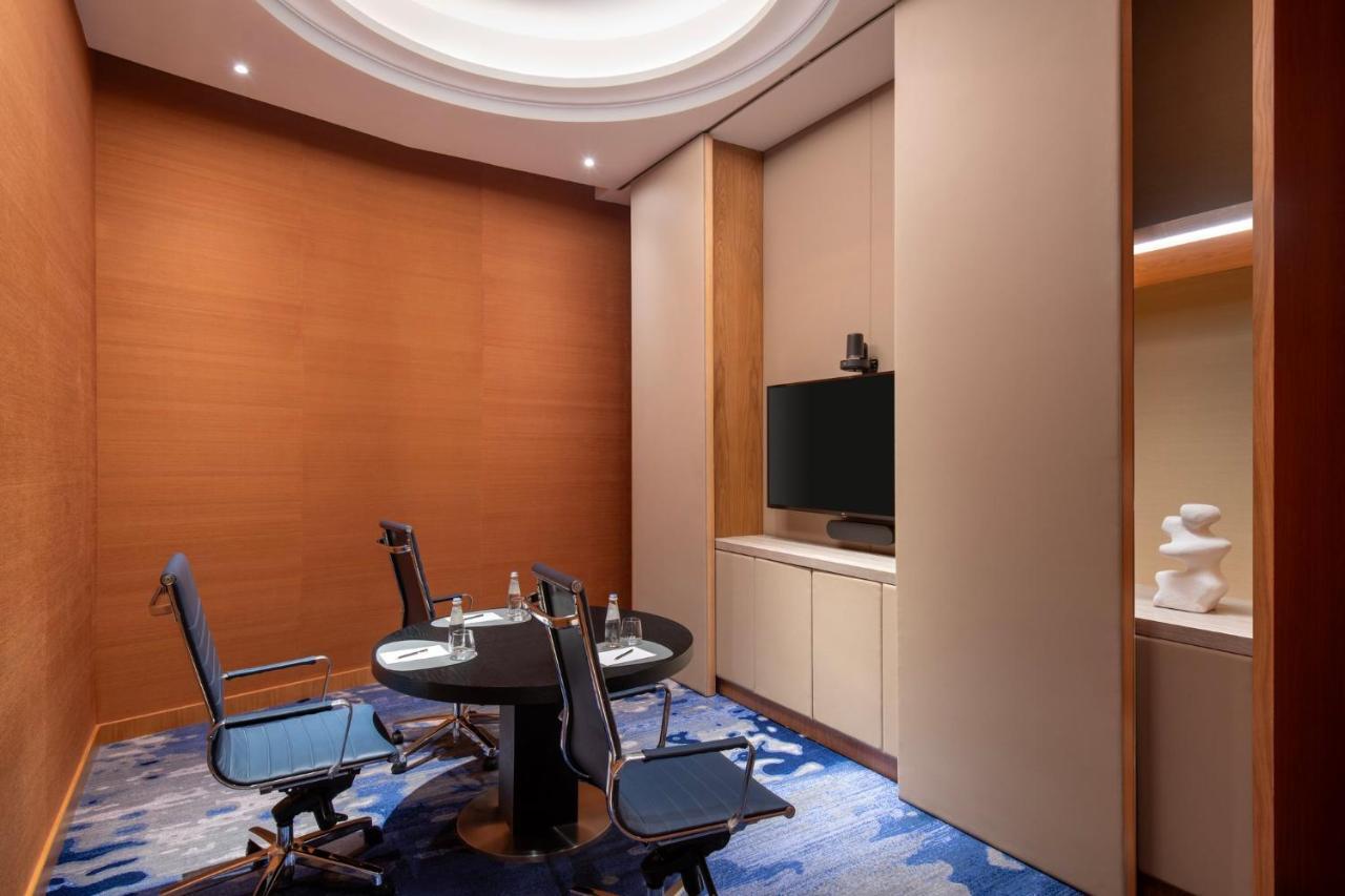 Abesq Doha Hotel And Residences, An Ihg Hotel 외부 사진 A meeting room at the hotel