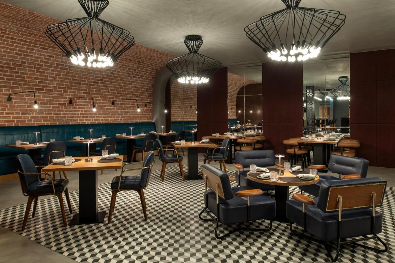 Abesq Doha Hotel And Residences, An Ihg Hotel 외부 사진 The interior of the restaurant