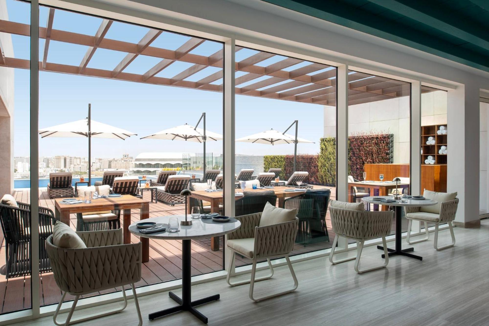 Abesq Doha Hotel And Residences, An Ihg Hotel 외부 사진 The Deck