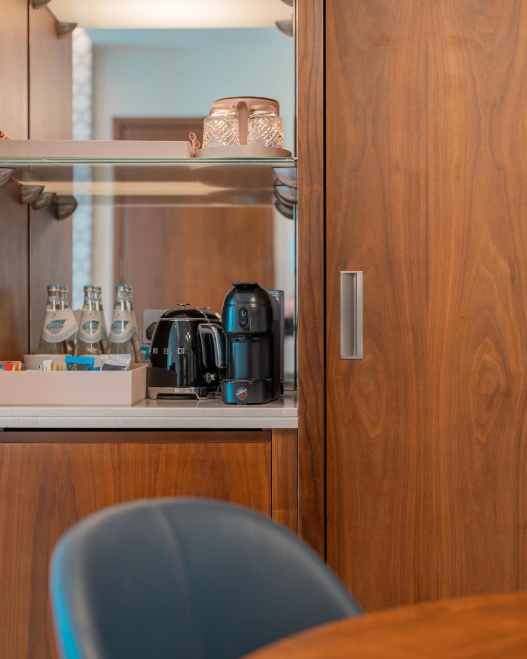 Abesq Doha Hotel And Residences, An Ihg Hotel 외부 사진 A Nespresso machine on board a plane