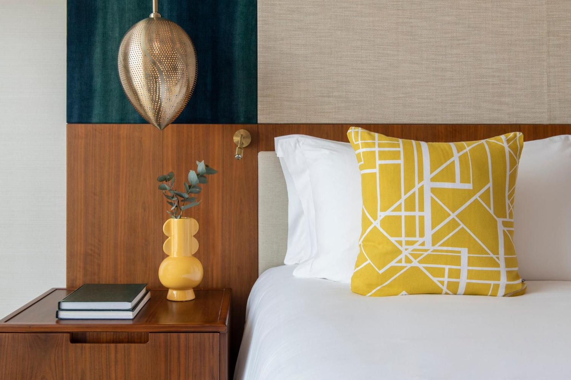 Abesq Doha Hotel And Residences, An Ihg Hotel 외부 사진 A bedroom at the Standard East Village