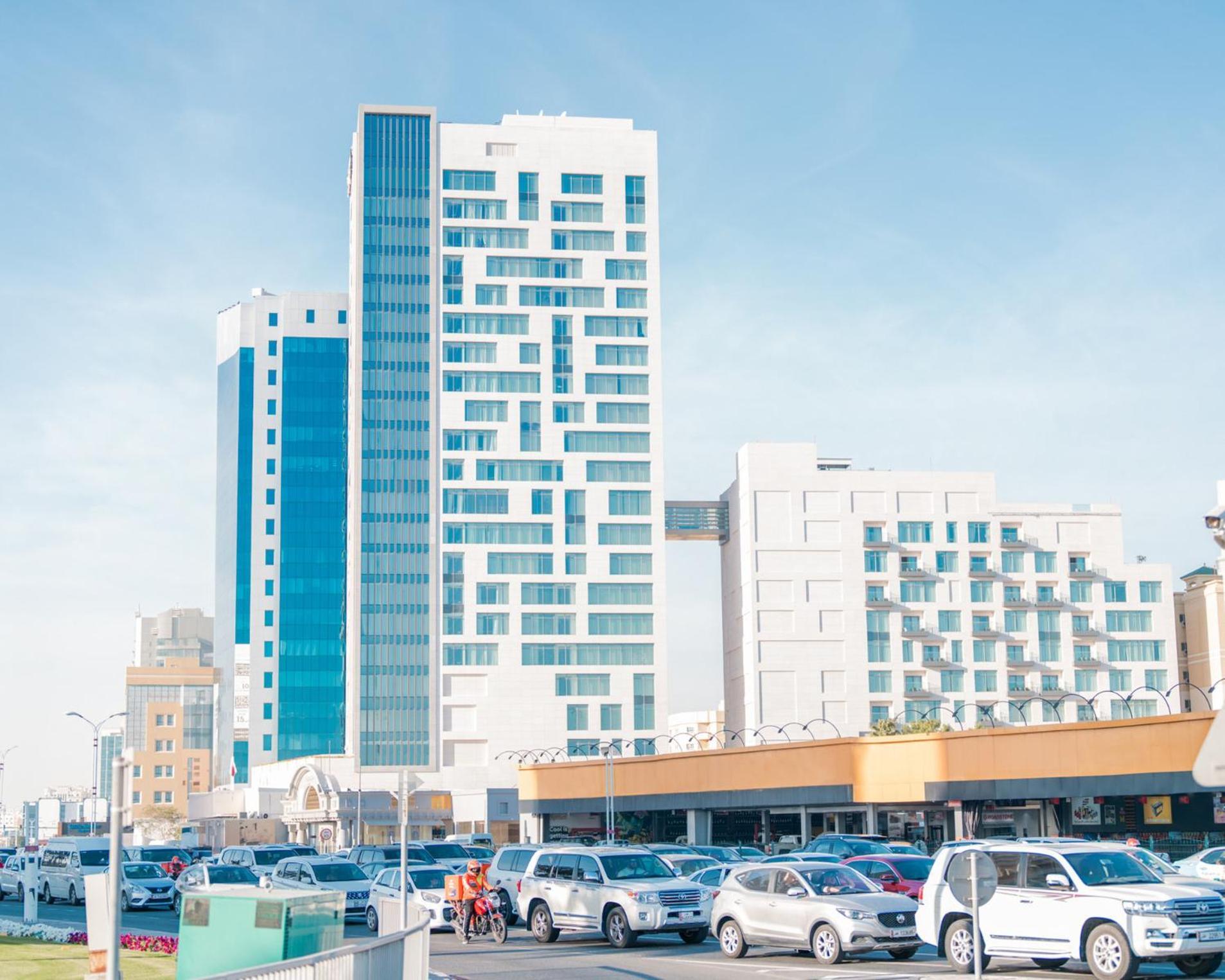 Abesq Doha Hotel And Residences, An Ihg Hotel 외부 사진 Al-Emarat Hospital